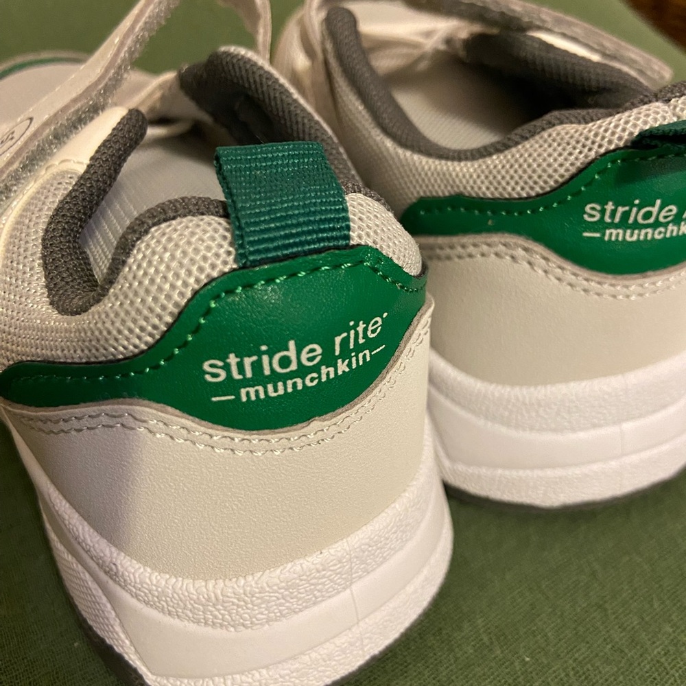 Stride Rite Sneakers - White and Green size 9 Toddler Sneakers